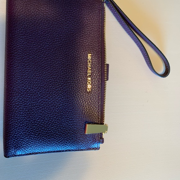 Michael Kors billfold - Picture 1 of 4